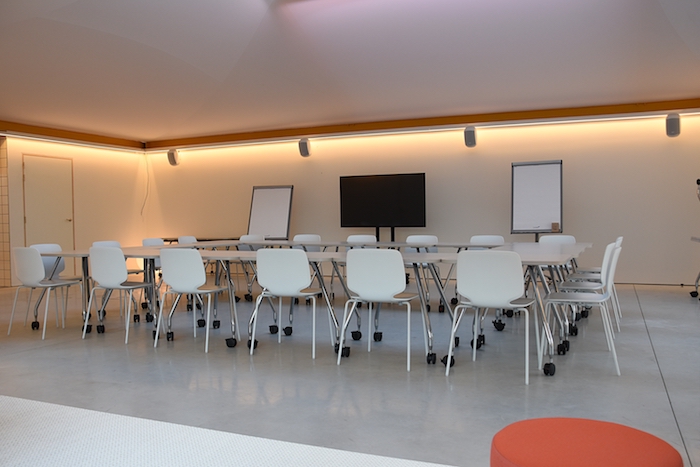 square set-up for meeting room Create