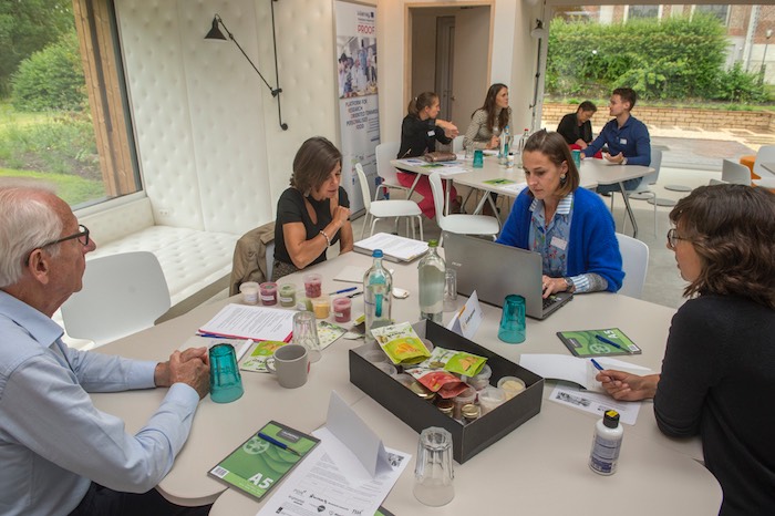 Druk aan het werk in vergaderzaal create