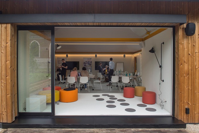 Zicht op vergaderzaal Texture vanop het terras