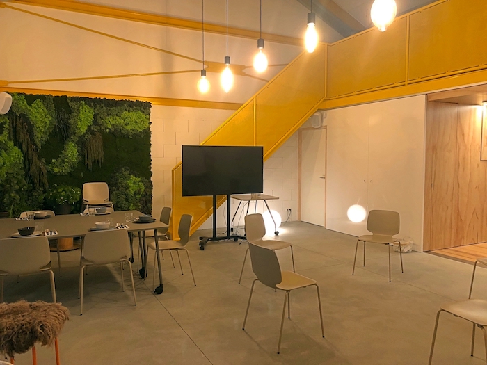 Meeting room nurture by night